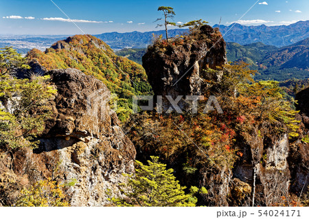 妙義山 紅葉の岩峰群の写真素材