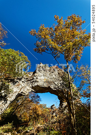 妙義山・第四石門と大砲岩 54024895
