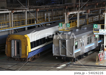 大宮総合車両センターにて検査を受ける255系電車 大宮総合車両センターにて検査を受ける255系電車 54026226