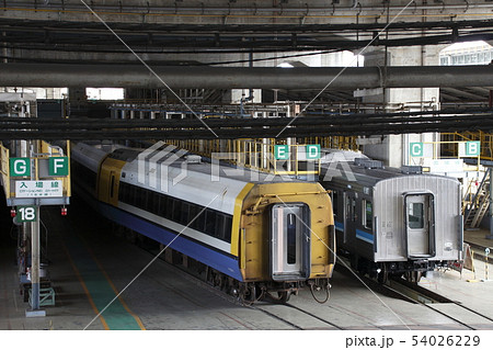 大宮総合車両センターにて検査を受ける255系電車 54026229