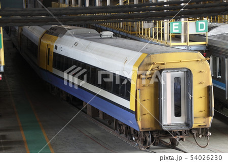 大宮総合車両センターにて検査を受ける255系電車 大宮総合車両センターにて検査を受ける255系電車 54026230