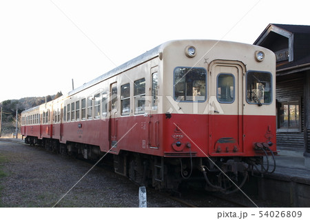上総中野駅に停車中の小湊鉄道キハ200 上総中野駅に停車中の小湊鉄道キハ200 54026809