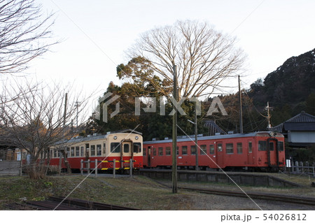 上総中野駅に停車中の小湊鉄道キハ200 54026812