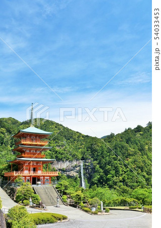 和歌山県 那智の滝と青岸渡寺三重塔 和歌山県 那智の滝と青岸渡寺三重塔 54033453