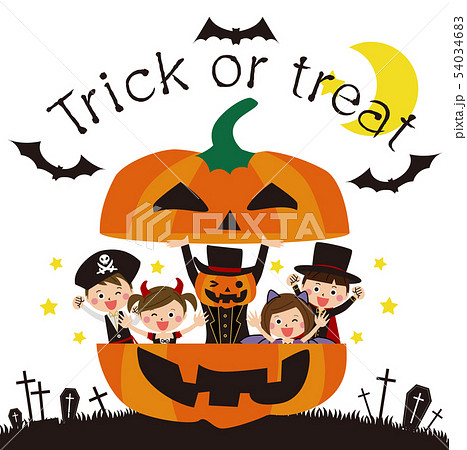 ハロウィンの衣装を着たポップな子供たちとジャックランタン 54034683