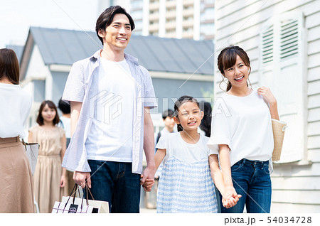 若い家族 54034728