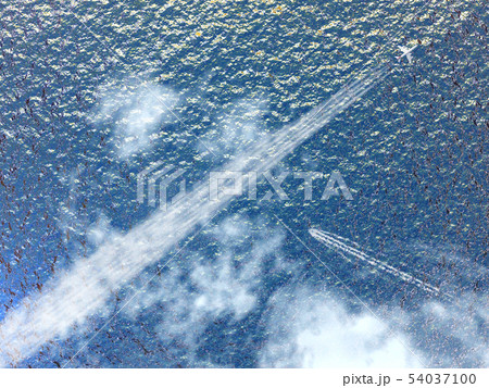 飛行機雲と航跡と海のきらめきのある風景1-俯瞰CG-13 飛行機雲と航跡と海のきらめきのある風景1-俯瞰CG-13 54037100