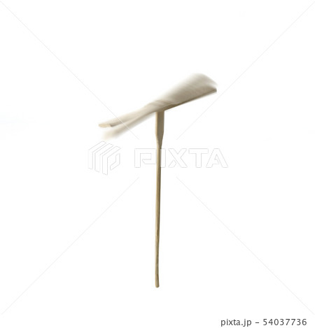 白い背景の竹とんぼの写真素材