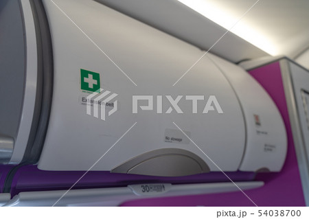 飛行機　荷物入れ　手荷物入れ 54038700
