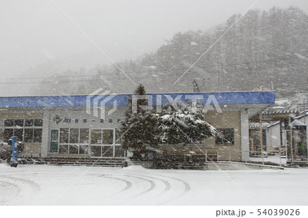 吹雪く金田一温泉駅 54039026