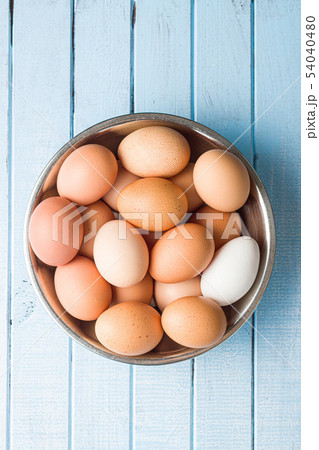 Raw chicken eggs. Raw chicken eggs. 54040480
