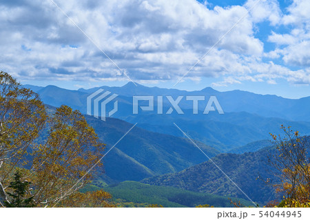 尾瀬 鳩待峠側の1800m付近 至仏山登山道から南東側の白根山方面 尾瀬 鳩待峠側の1800m付近 至仏山登山道から南東側の白根山方面 54044945