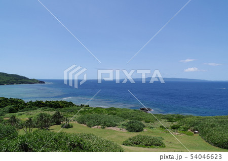 沖縄　石垣島の岬　御神崎（おがんざき）より　西表島を望む　超広角 54046623