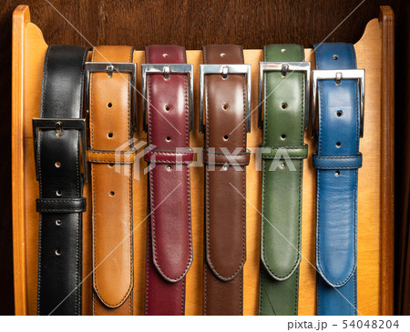 Different colored leather belts 54048204