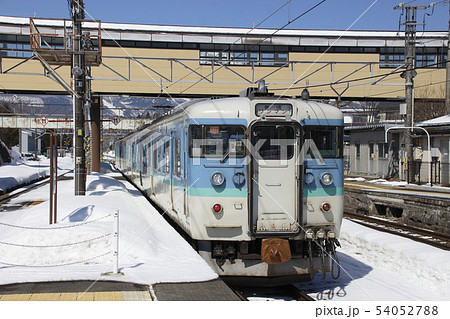 冬の北しなの線115系電車（新長野色） 54052788