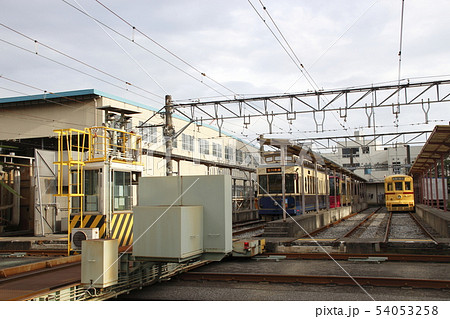 荒川車庫の荒川線6086号（国旗掲揚） 54053258