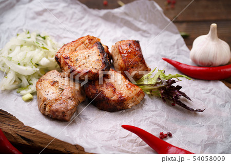 Shish kebab with marinated onions garnishing 54058009