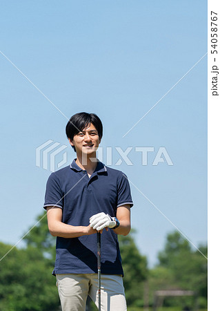ゴルフ 男性 ゴルフ場 カップルイメージの写真素材
