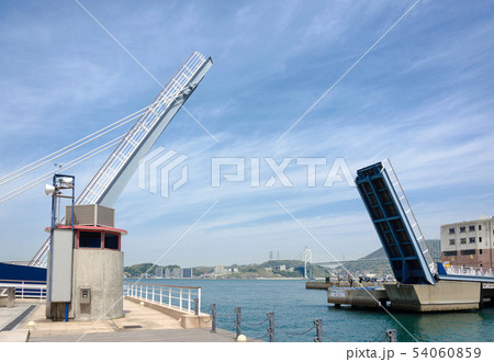 跳ね橋「ブルーウイングもじ」 54060859