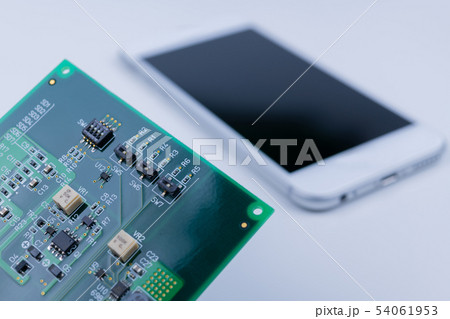 スマートフォン 基板 電子部品 ネットワーク デジタル イメージ スマートフォン 基板 電子部品 ネットワーク デジタル イメージ 54061953