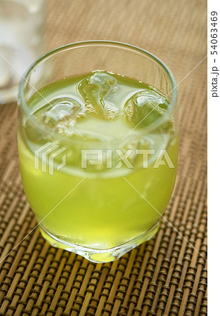 お茶　緑茶　玉露　新茶　夏　氷　アイス　ソフトドリンク　飲み物　ドリンク　冷たい　季節 54063469