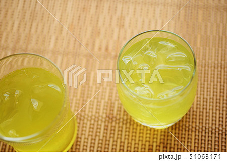 お茶　緑茶　玉露　新茶　夏　氷　アイス　ソフトドリンク　飲み物　ドリンク　冷たい　季節 54063474