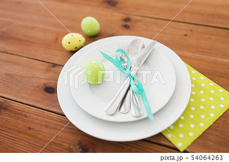 easter egg in cup holder, plates and cutlery easter egg in cup holder, plates and cutlery 54064263