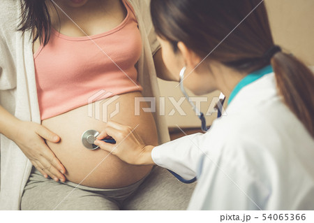 Pregnant Woman and Gynecologist Doctor at Hospital 54065366