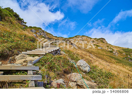 秋の尾瀬 オヤマ沢田代と小至仏山との中間地点所から小至仏山方面 54066806