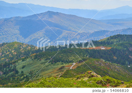 秋の尾瀬 小至仏山の山頂付近から南側(西山、オヤマ沢田代)方面眺望 秋の尾瀬 小至仏山の山頂付近から南側(西山、オヤマ沢田代)方面眺望 54066810