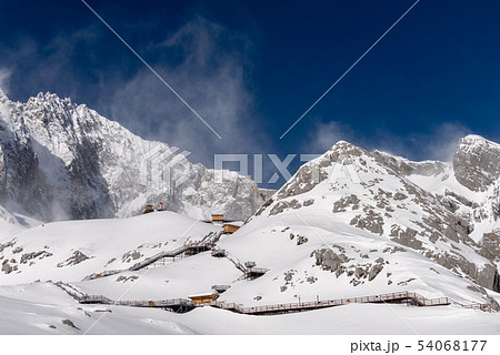 景色 風景 雪の山 54068177