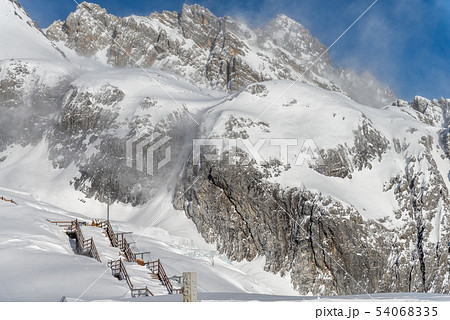 雪の山 雪山 ゆきやま 54068335