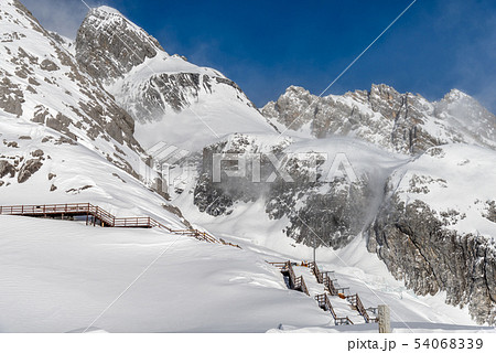 雪の山 雪山 ゆきやま 54068339