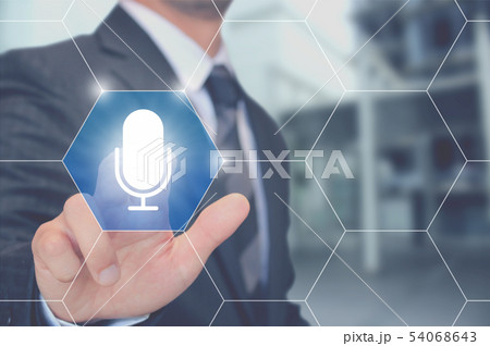 音声認識システムで操作 Touching voice search button 音声認識システムで操作 Touching voice search button 54068643