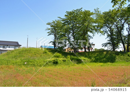 埼玉古墳群にある愛宕山古墳（前方後円墳） 54068915