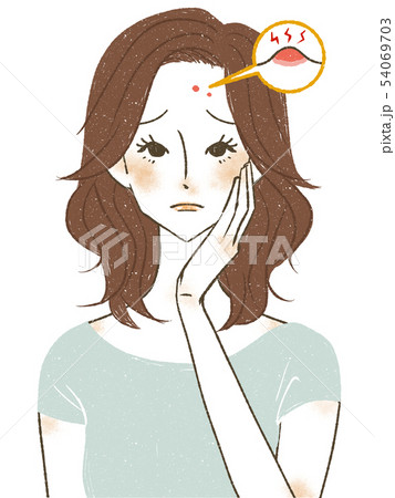 おでこのニキビに悩む女性 おでこのニキビに悩む女性 54069703