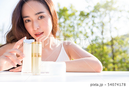 女性　ビューティー　夏 54074178