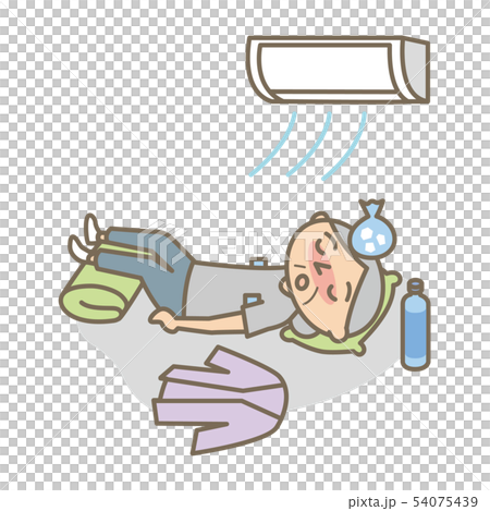 夏　熱中症　室内で体を冷やすおばあさん　 54075439