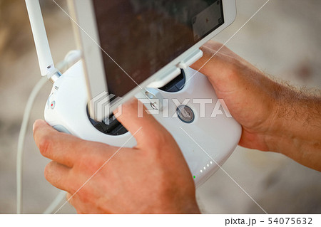 Remote control drone to hold men's hands Remote control drone to hold men's hands 54075632