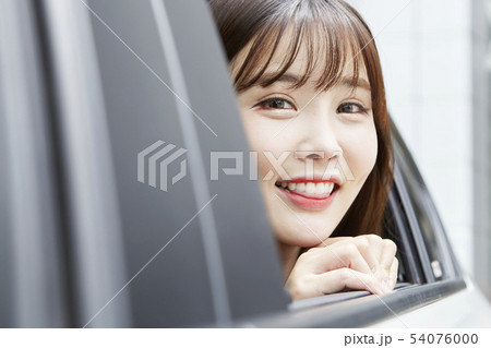 自動車 若い女性 女性 54076000