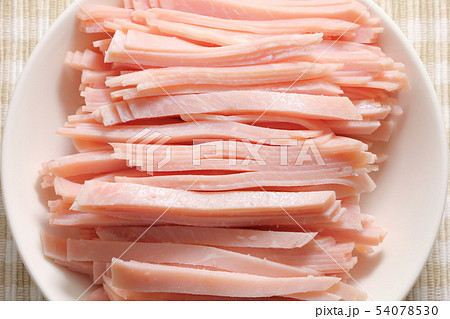薄切りハムの細切り。 薄切りハムの細切り。 54078530