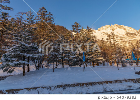 景色 風景 雪の山 54079282