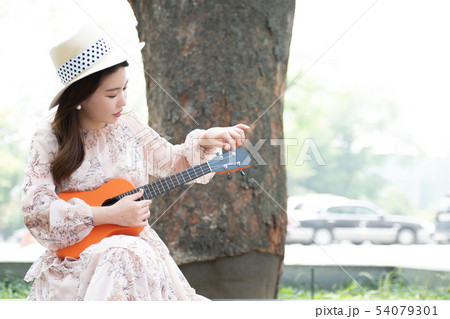 弦楽器 女性 女 54079301