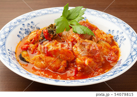 鶏肉のトマト煮 54079815
