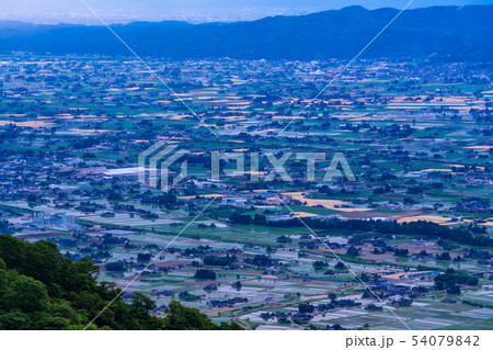 （富山県）医王山から望む、砺波の散居村 54079842