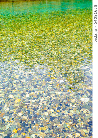 梓川の清流【長野県上高地】 54081658