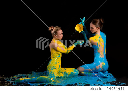 Creative process of naked women pouring paint to body 54081951