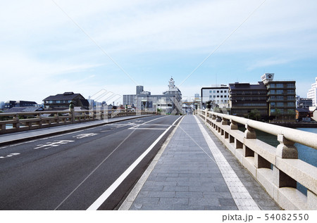 松江大橋と大橋川沿いの街並み … 島根県 松江市 天候:晴れ 松江大橋と大橋川沿いの街並み … 島根県 松江市 天候:晴れ 54082550