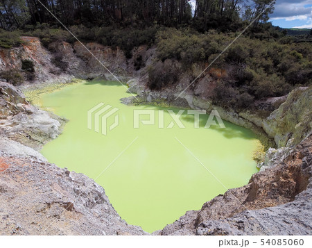 ニュージーランド・「ワイオタプ・サーマル・ワンダーランド」 デビルズ・バス Devil’s Bath 54085060