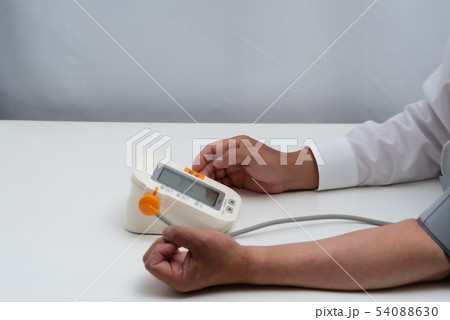 血圧測定 54088630
